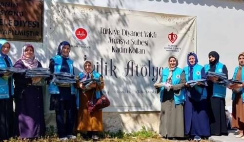 Amasya’da Genç Hafızlara El Emeği Göz Nuru Hediyeler