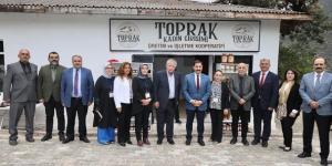 Başkanımız Sn. Mehmet Sarı İl Protokolümüz ile birlikte, kadınların bir araya gelerek kurdukları Toprak Kadın Girişimi Üretme ve İşletme Kooperatifi’nin açılışına katılım sağladı