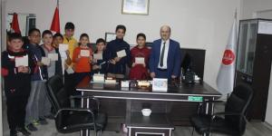 SULUOVA MÜFTÜLÜĞÜ 40 VAKİT NAMAZI CAMİDE KILAN ÇOCUKLARI ÖDÜLLENDRİDİ