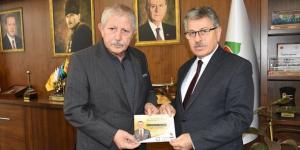 Belediye Başkanımız Sn. Mehmet Sarı, eğitim camiamıza uzun yıllar hizmet etmiş ve halen Belediye