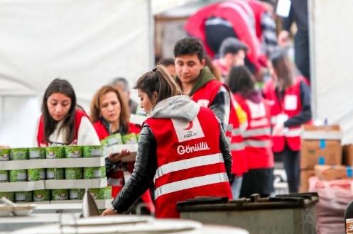 Türk Kızılay Amasya İl Başkanı Mahmut Albayrak, Kızılay olarak afet bölgesindeki yardımlarımıza Ramazan ayında da aralıksız devam ediyoruz dedi.